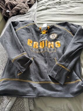NHL Boston Bruins Lace-Up Pullover in Charcoal and Gold. Minor pilling.